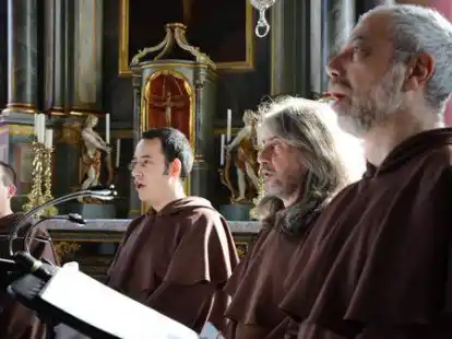 Kommt in die Alte katholische Kirche: die Musikgruppe 