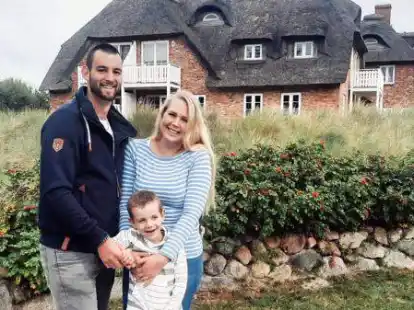 Hoffen auf die Hilfe von m&ouml;glichst vielen Menschen, die sich als Stammzellspender registrieren lassen: Lenny und seine Eltern Raphael Schrantz und Lidia Eggert.