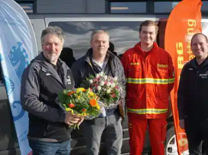 Freuten sich bei der &Uuml;bergabe des Transporters (v.l.): Ferdinand Buscherm&ouml;hle, Frank Meiners, David Ferneding und Vorsitzender Simon Sander.