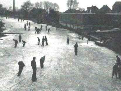 Hier entlang fuhr der Erz&auml;hler mit seinen Schlittschuhen: Winterfreuden auf dem Hinter Tief 1955.