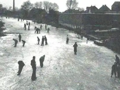 Hier entlang fuhr der Erz&auml;hler mit seinen Schlittschuhen: Winterfreuden auf dem Hinter Tief 1955.