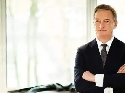 Der fr&uuml;here Vorstandschef der EWE Matthias Br&uuml;ckmann, hier bei einem Termin vor dem Landgericht Oldenburg im Januar 2018, muss sich wegen besonders schwerer Untreue verantworten.