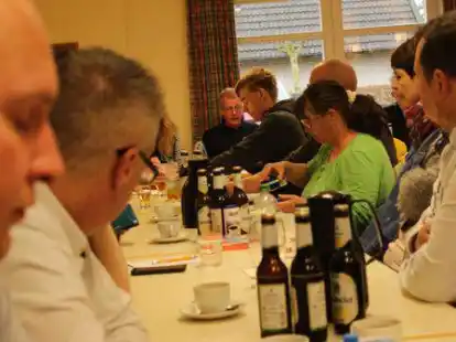 Ein Bild aus gl&uuml;cklicheren Zeiten: Am 9. Februar 2020 debattierten die Woquarder, wie sie ihre Maifeier zelebrieren k&ouml;nnten. Die Corona-Pandemie machte wenige Wochen sp&auml;ter die &Uuml;berlegungen &uuml;berfl&uuml;ssig.