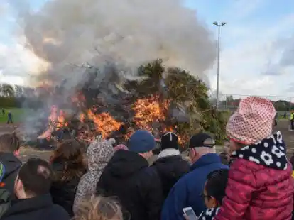 Traditionell gut besucht: Osterfeuer in Wolthusen.