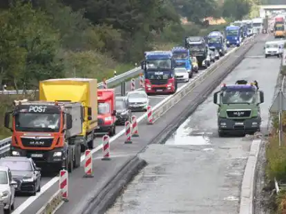 Es wird wieder eng, so wie hier bei fr&uuml;heren Bauarbeiten auf der A28: In diesem Jahr wird der letzte Abschnitt zwischen Westkreuz und Wechloy saniert.