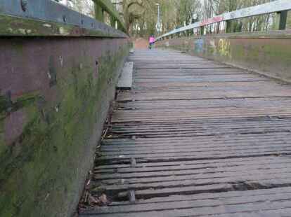 Auch dieses Bild von der Bolardusbr&uuml;cke zwischen Wall und Blumenpavillon zeigt: Hier muss etwas getan werden.