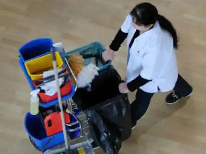 Die Reinigung der Schulen wird in Emden immer teurer, hat die FDP festgestellt.