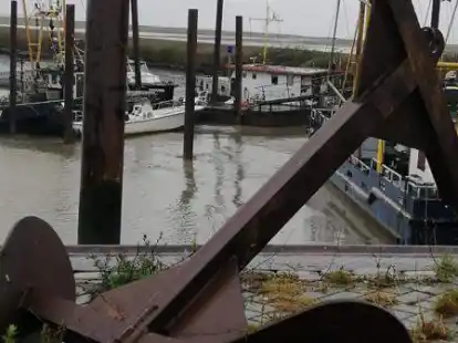 Immer noch auf der Vermisstenliste: Der fast zwei Tonnen schwere Anker am Petkumer Hafen. Nun soll alternativ ein neuer Anker her.