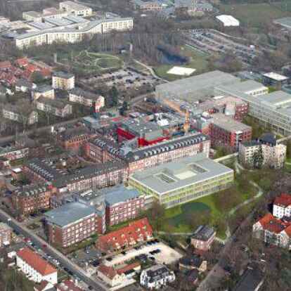 F&uuml;r das Klinikum und die Gesundheitsversorgung bedeutet der Neubau (graue Geb&auml;ude) eine gro&szlig;e Chance &ndash; f&uuml;r die st&auml;dtischen Finanzen birgt er aber auch ein Risiko.