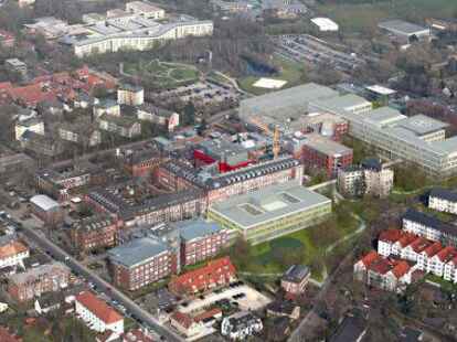 F&uuml;r das Klinikum und die Gesundheitsversorgung bedeutet der Neubau (graue Geb&auml;ude) eine gro&szlig;e Chance &ndash; f&uuml;r die st&auml;dtischen Finanzen birgt er aber auch ein Risiko.