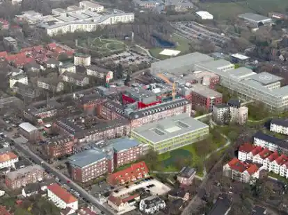 F&uuml;r das Klinikum und die Gesundheitsversorgung bedeutet der Neubau (graue Geb&auml;ude) eine gro&szlig;e Chance &ndash; f&uuml;r die st&auml;dtischen Finanzen birgt er aber auch ein Risiko.