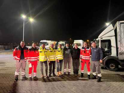 Gruppenfoto: Das Team von K-Nord hat sich einem DRK&ndash;Hilfskonvoi angeschlossen