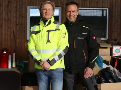 Andreas Lange (links, K-Nord) und Klaus Heinrich (Glas Becker) haben den Hilfstransport organisiert. Aus einem Lager f&uuml;r Kriegsfl&uuml;chtlinge nahe der polnisch-ukrainischen Grenze berichtet Lange vom Erlebten.