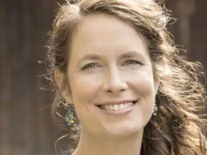 Stefanie Golisch pr&auml;sentiert  anl&auml;sslich des Frauentages  am 8. M&auml;rz um 19.30 Uhr ihr Programm &bdquo;Der lange Weg der Emanzipation - umrahmt von Liedern von, f&uuml;r und &uuml;ber Frauen&ldquo; in der Kirchengemeinde Ofenerdiek in der Thomas-Kirche.