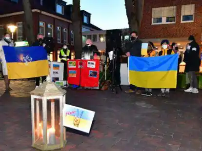 F&uuml;r die Opfer brannte eine Kerze: Das Ganderkeseer B&uuml;ndnis  &bdquo;Nachdenken statt Querdenken&ldquo; hat zur Demo gegen Russlands Invasion der Ukraine aufgerufen.