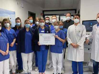 Erst im vergangenen Monat ausgezeichnet: Das Team der Stroke-Unit und die Klinikleitung mit dem wichtigen EU-Zertifikat.