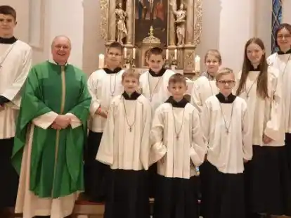 Sieben neue Messdiener sind in Nikolausdorf aufgenommen worden.