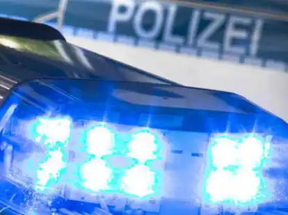 Die Polizei sucht Zeugen eines Verkehrsunfall, der sich in Ramsloh ereignete. (Symbolbild)