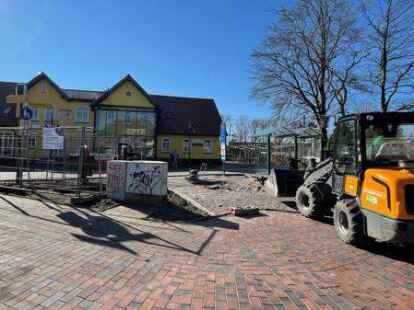 Der Heidm&uuml;hler Bahnhofsvorplatz soll mehr Aufenthaltsqualit&auml;t bekommen. Verweilinseln, aber auch mehr Ladekapazit&auml;ten f&uuml;r E-Mobilit&auml;t sind geplant.