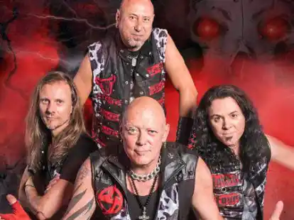 Treten in Oldenburg auf dem Schlossplatz auf: &bdquo;United 4&ldquo; mit S&auml;nger Mazze Glazze (vorn)