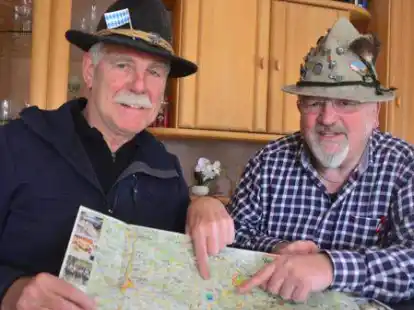 Noch gibt es einige freie Pl&auml;tze bei der genauso geselligen wie abwechslungsreichen Reise in den Bayerischen Wald, die Gerold Ohlenbusch (links) und Rolf Meyer von der Bardenflether Dorfgemeinschaft organisiert haben.