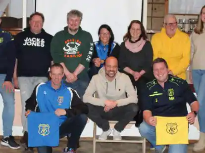 Der leicht ver&auml;nderte neue Vorstand des TuS Sillenstede mit dem Vorsitzenden Florian Donat (Mitte) an der Spitze.