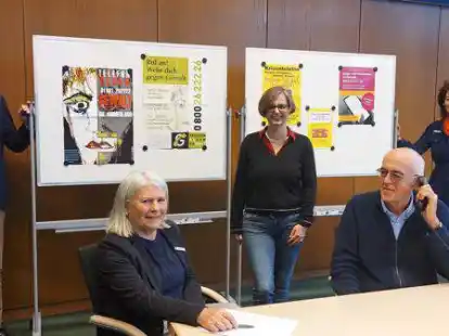 Stolz auf 20 Jahre Sorgen- und Krisentelefon: Ingo Rabe, Monika Rieck, Kerstin Spradau-Kahnt, Werner Folkers und Anja Kleinschmidt.