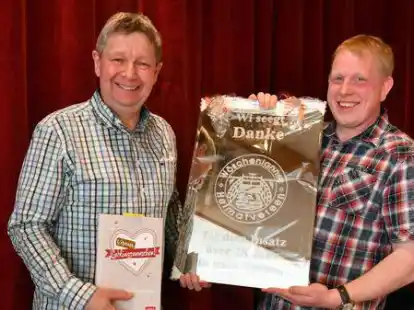 Ingo Lange (links) wurde von seinem Nachfolger Mike Haye (r.) aus dem Vorstand verabschiedet.