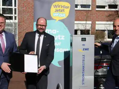 Wollen ihre Anstrengungen in Bezug auf den Klimawandel b&uuml;ndeln (v.l.): Tobias Gerdesmeyer, Johann Wimberg und Stefan Dohler.