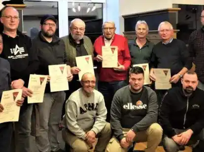 Zahlreiche Mitglieder wurden jetzt bei der Jahreshauptversammlung des Butjadinger Fischereivereins ausgezeichnet.