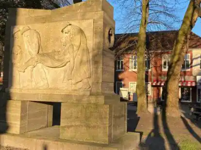 Das Mahnmal am Hohen Wall/Ecke Burgstra&szlig;e am Stadteingang beim Hotel Am Schloss.