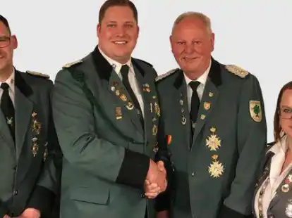 Der neu gew&auml;hlte Vorstand (von links): Kassenwart J&ouml;rg W&uuml;hrdemann, Vorsitzender Felix Laukart, der 2. Vorsitzende Wilfried Samtleben und Schriftf&uuml;hrerin Nicola Laukart.