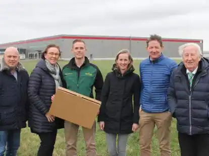 Stellen das Projekt vor: Uwe Schumacher (Niedersachsenpark, von links), Karoline Zerhusen, Robert Zerhusen, Linda St&auml;rk, Roland Zerhusen und G&uuml;nter Zerhusen Foto: Niedersachsenpark