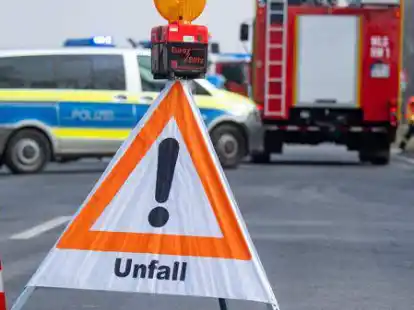 Bei einem Unfall in Garrel ist eine Osnabr&uuml;ckerin leicht verletzt worden.