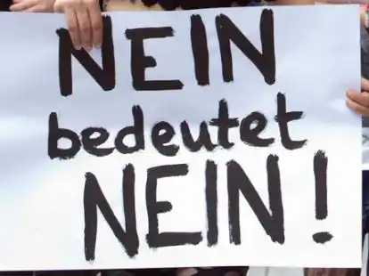 Mit dem Grundsatz &bdquo;Nein hei&szlig;t nein&ldquo; setzen sich Feministinnen und Feministen bereits seit Jahren f&uuml;r die Verbesserung f&uuml;r den Schutz der sexuellen Selbstbestimmung ein. Sexualisierte Gewalt ist leider immer noch sehr pr&auml;sent, sagen drei junge Frauen aus Oldenburg.
