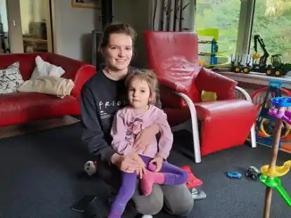 Endlich in Sicherheit: Kateryna und Daryna f&uuml;hlen sich bei Familie Schr&ouml;der sehr wohl.