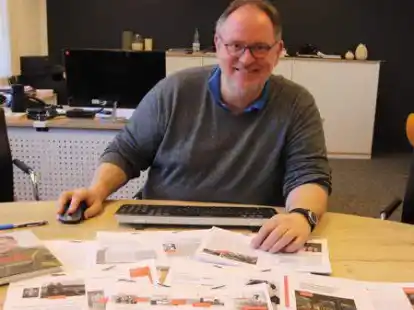 Peter Stelter, Schulleiter des Friesoyther Albertus-Magnus-Gymnasiums und Historiker, hat ein neues Buch &uuml;ber das Kriegsende in Friesoythe geschrieben.