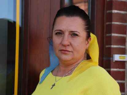 Die Ukrainerin Alla Oetjen, Dolmetscherin und Deutsch-Lehrerin beim Bildungswerk in Friesoythe, &uuml;bernimmt den Deutschkursus f&uuml;r die Fl&uuml;chtlinge.