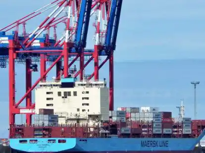 Keine Schiffstransporte mehr nach Russland. Unser Foto zeigt den  Containerfrachter Vaga Maersk, hier im Containerterminal Wilhelmshaven.