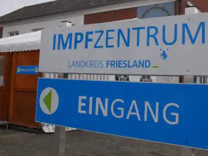 Im Impfzentrum in Roffhausen soll die ehemalige DRK-Mitarbeiterin Kochsalzl&ouml;sung statt Corona-Impfstoff vorbereitet haben.