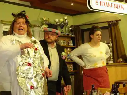 Die Speelkoppel des W&ouml;schenlanner Heimatvereens zeigt die turbulente Kom&ouml;die &bdquo;Kaviar dr&ouml;ppt Currywurst