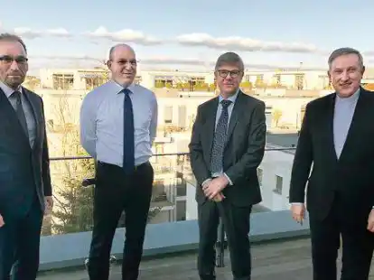 Weihbischof Wilfried Theising (von rechts, im Bild mit den Gesch&auml;ftsf&uuml;hrern Michael Winkler und Robert Riefenstahl sowie Verwaltungsratsmitglied Prof. Dr. Martin Pohlmann) hatte v&ouml;llig &uuml;berraschend den Pius-Verwaltungsrat neu besetzt und den Gesch&auml;ftsf&uuml;hrer entmachtet.