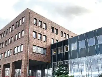 Teilen der Belegschaft der Ubbo-Emmius-Kliniken drohen scharfe Sanktionen durch die ab Mittwoch g&uuml;ltige Impfpflicht.