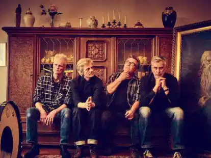 Andreas Bahlmann, Michael Jungblut, Iko Andrae und Olaf Liebert (von links) haben die neue CD &bdquo;Moses&ldquo; eingespielt. Jetzt d&uuml;rfen sie auch wieder Livekonzerte geben.