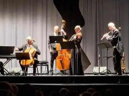Das Bremer Kaffeehaus-Orchester trat im CTB auf.