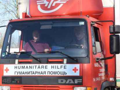 Abfahrt:  Gerhard Rusch und Hans-G&uuml;nther T&ouml;njes haben sich mit dem Hilfstransport der Gemeinde Zetel am Freitagnachmittag auf den Weg in Richtung Ukraine gemacht.