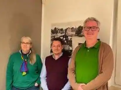 Dorothee Truels-von Butler, Lars Grebe (Mitte) und Tim Warnken bilden den neuen Vorstand des Ortsvereins Berne/Lemwerder von B&uuml;ndnis 90/ Die Gr&uuml;nen.