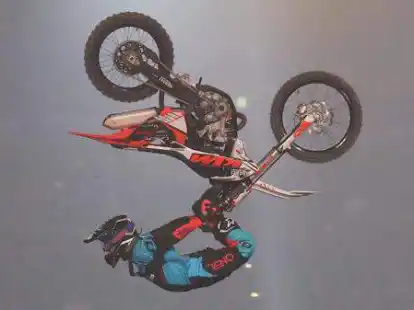 Luftakrobat auf zwei R&auml;dern: Luc Ackermann wird zusammen mit Gerhard Mayr und Matej Cesak spektakul&auml;re Stunts zeigen.