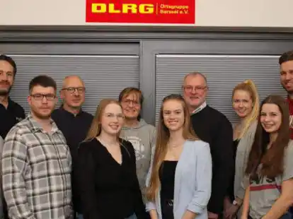 Der neue Vorstand der DLRG Ortsgruppe Bar&szlig;el (von links): Andreas Caspers, Thomas Pekeler, Jannik Mansholt, Thorsten Allenhof, Mai Schr&ouml;der, Henriette Sobing, Katrin Jellinghaus, Hubert Niemeyer, Tabea Herzog, Hannah Krau&szlig; und Phillip Ahlers. Es fehlt Rene Thoben.
