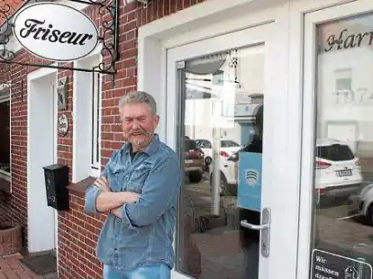 Harry Penshorn ist mit seinem Friseurladen direkt von der Sperrung betroffen.